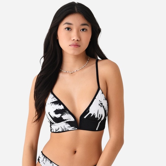 NWOT
 MAAJI Women's Jade Black Parade Long Line Triangle Bikini Top Size XL  $79 - Picture 1 of 6